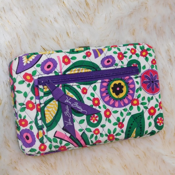 ☆ Vera Bradley Wallet ☆ - Picture 1 of 7